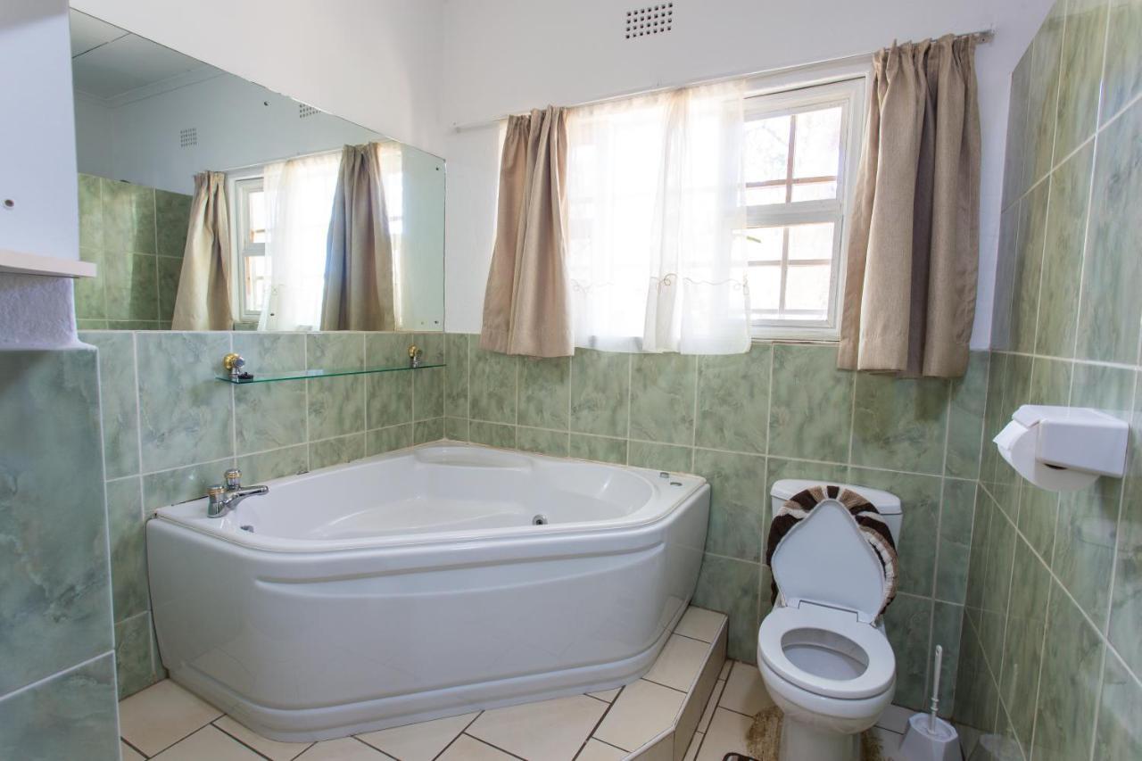 The Ad Lib Executive Lodge Lilongwe Esterno foto