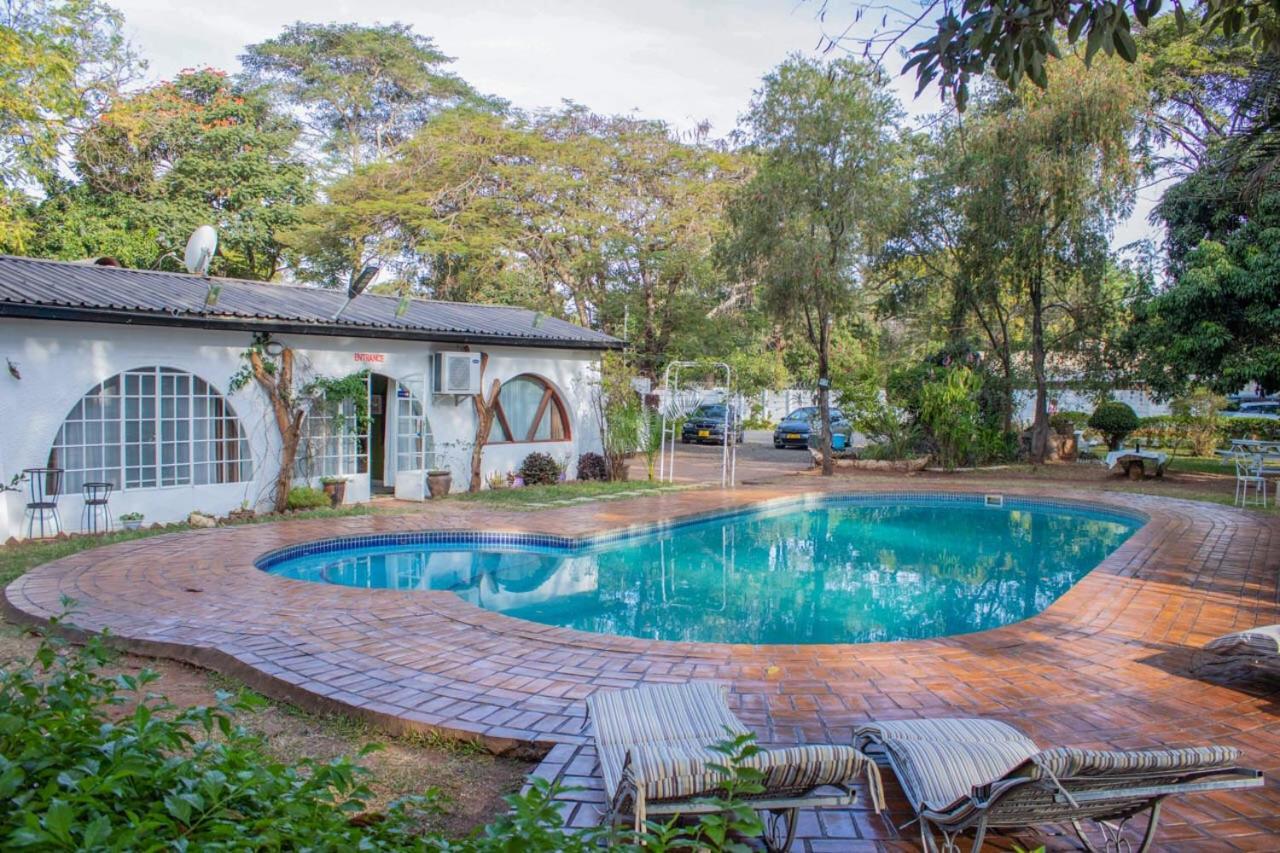 The Ad Lib Executive Lodge Lilongwe Esterno foto